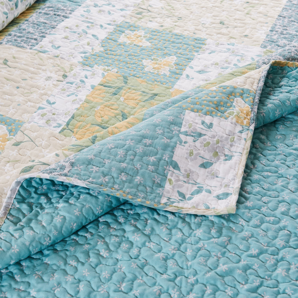 Checkered Mist Quilt Set
