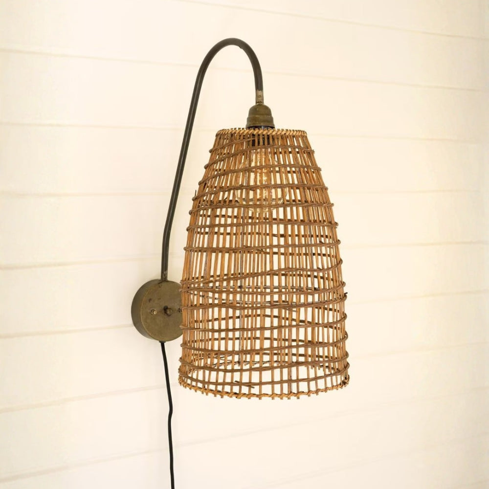 Wicker Top Wall Lamp